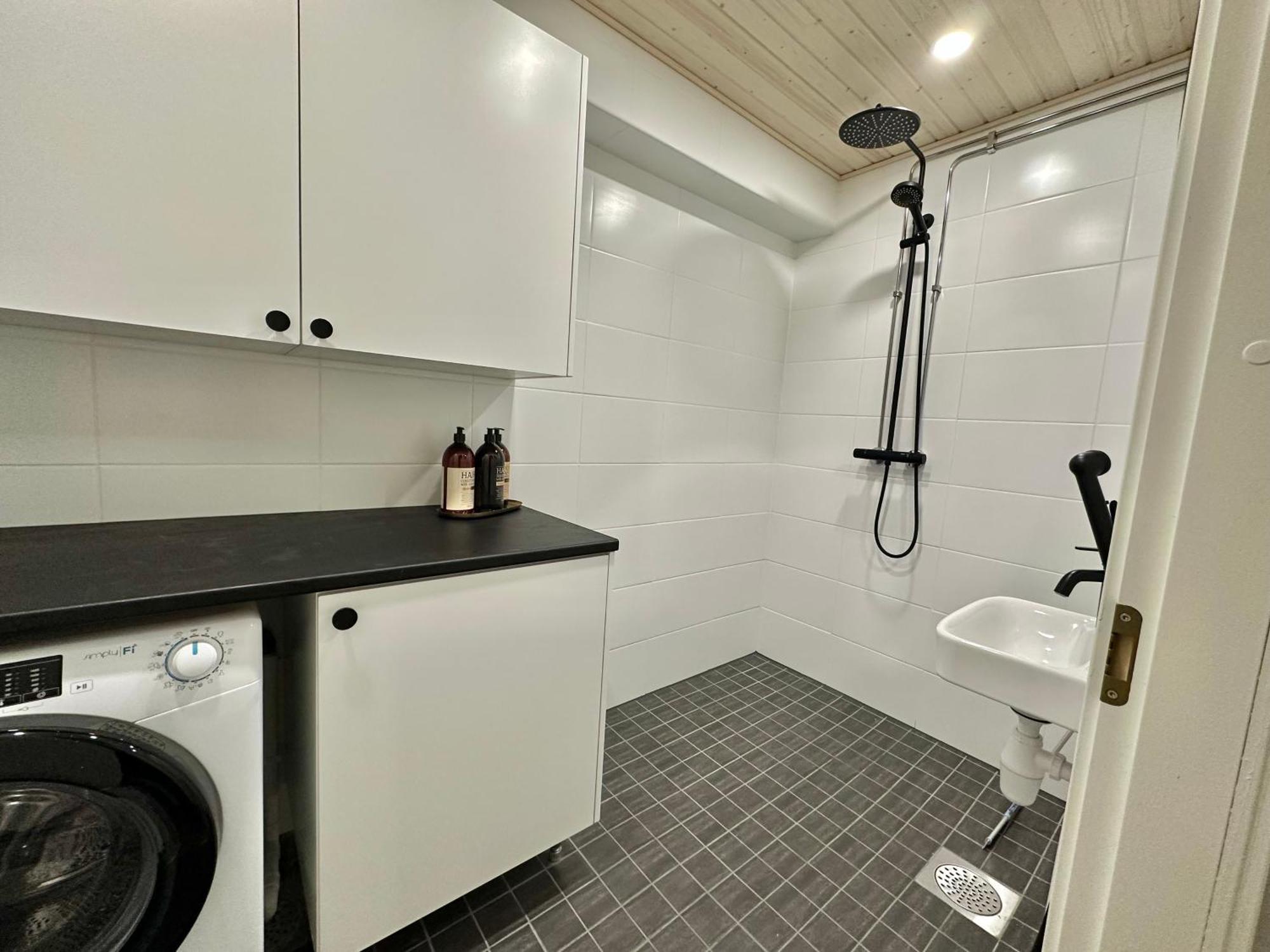 רובניימי Aurora City View Suite מראה חיצוני תמונה