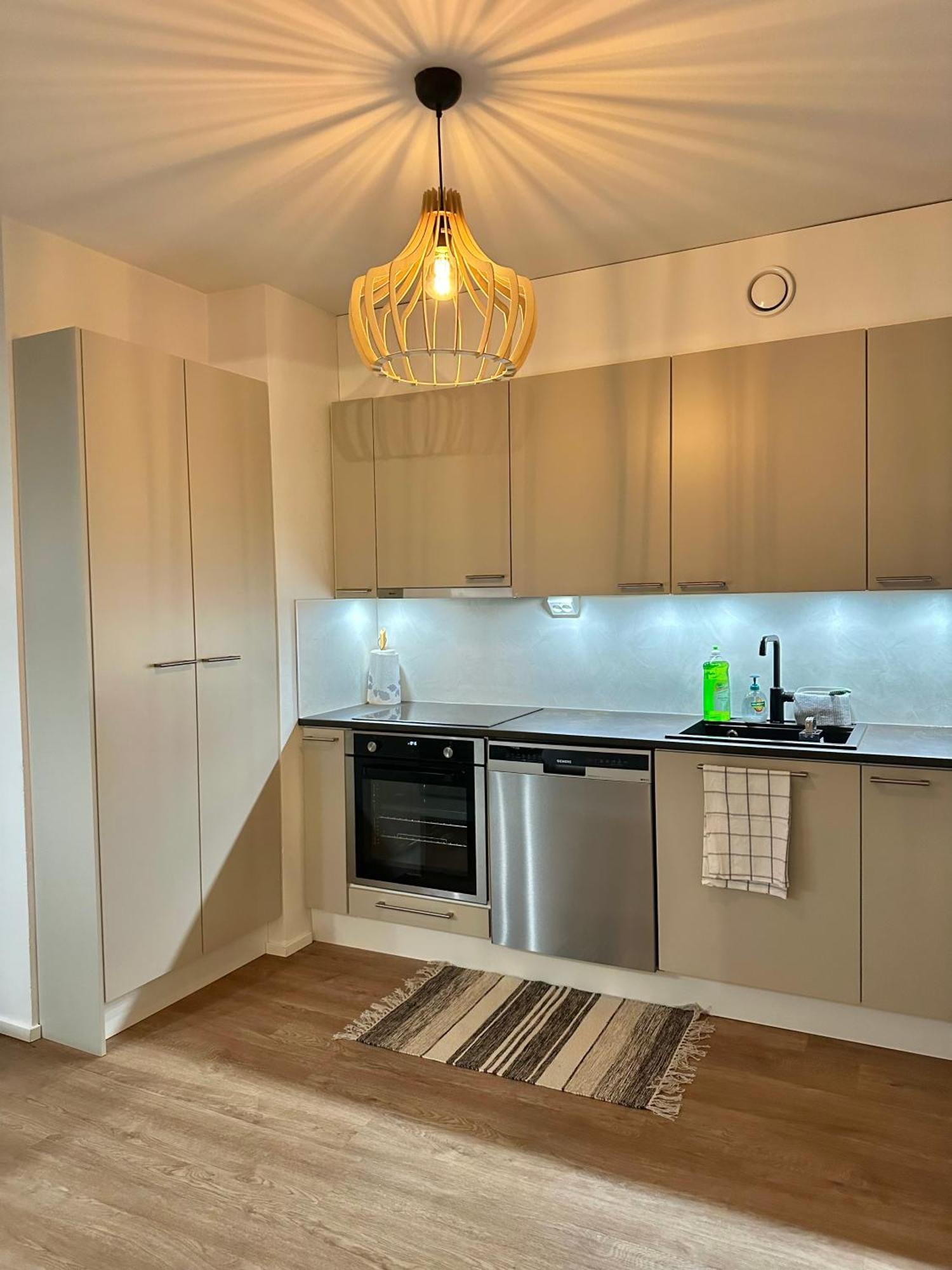 רובניימי Aurora City View Suite מראה חיצוני תמונה